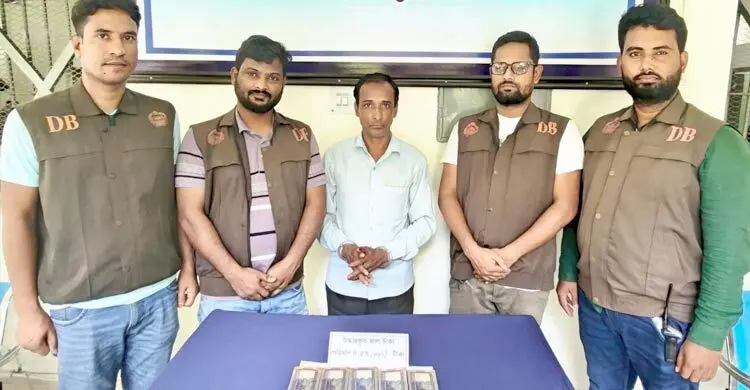 বগুড়ায় আদালতের বারান্দা থেকে ৪ লাখ ৫৩ হাজার জাল নোটসহ কুখ্যাত প্রতারক গ্রেফতার