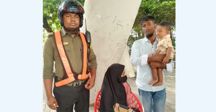 হাতিরঝিলে চলন্ত গাড়ির সামনে মা-শিশুর ঝাঁপ দেওয়ার চেষ্টা: তৎপরতায় জীবন বাঁচাল আনসার