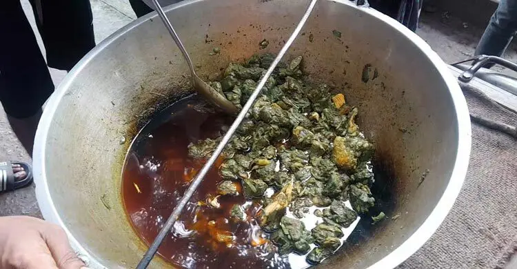 খুলনায় রান্নার পর গরুর মাংস সবুজ হওয়ার ঘটনায় জনমনে আতঙ্ক, বাজারজুড়ে কেনাবেচায় মন্দা