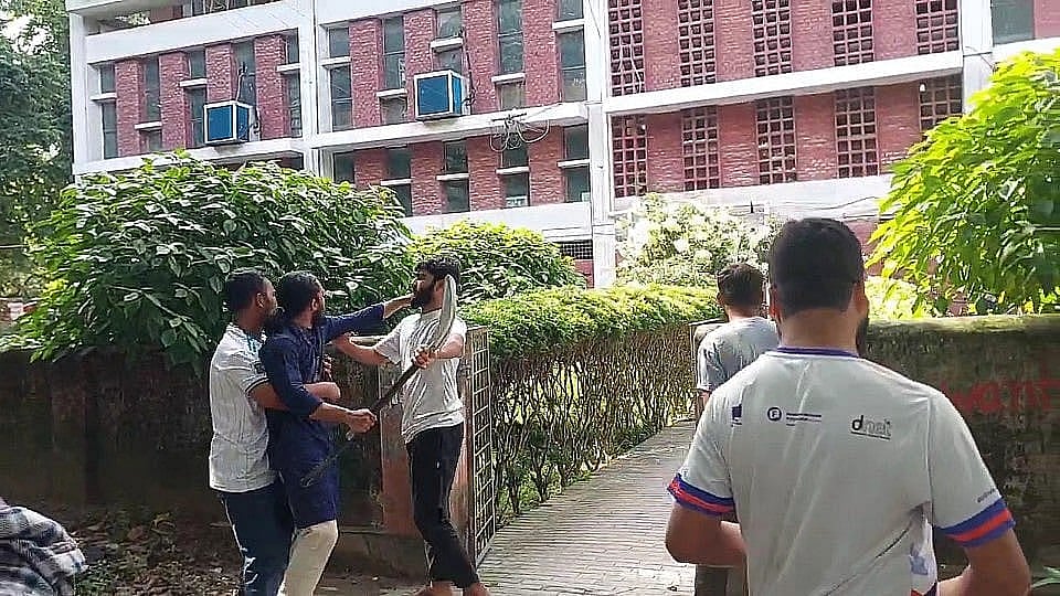 রাকসু জিএসের এখতিয়ারবহির্ভূত ক্ষমতা চর্চা ও ক্যাডার সংস্কৃতি: শিক্ষার পরিবেশ নিয়ে বাড়ছে তীব্র উদ্বেগ