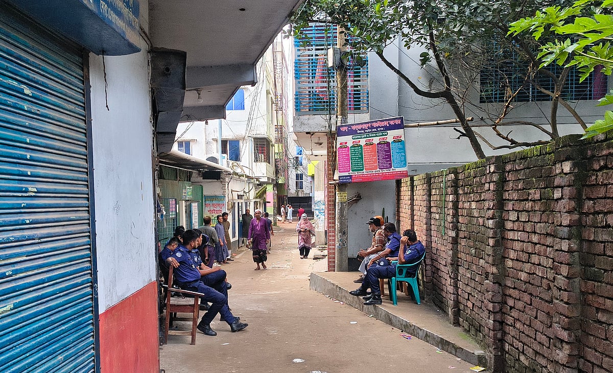 যশোরে এমপি গোলাম রসুলের বাসভবনে হামলা, মদদের অভিযোগে জামায়াত-বিএনপির পাল্টাপাল্টি অবস্থান