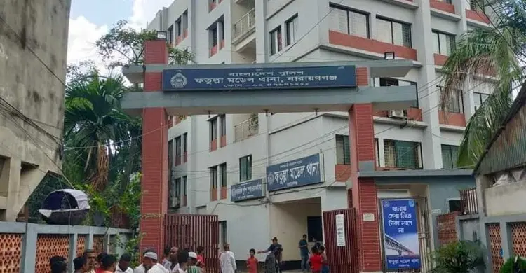 নারায়ণগঞ্জে নিজ বাসা থেকে পুলিশ কর্মকর্তার ঝুলন্ত মরদেহ উদ্ধার