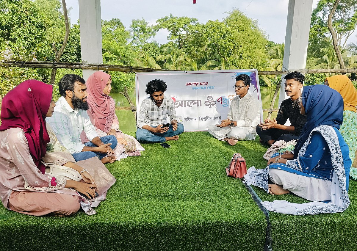 বরিশাল বিশ্ববিদ্যালয় বন্ধুসভার আয়োজনে সুনীল গঙ্গোপাধ্যায়ের ‘পাহাড় চূড়া’ নিয়ে পাঠচক্র