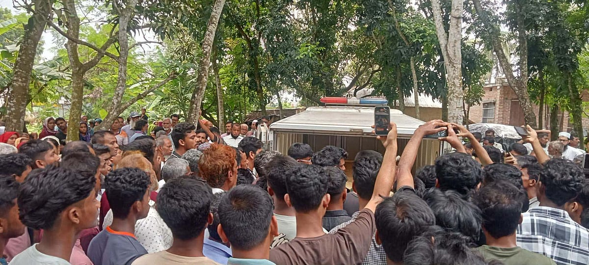 রাশিয়ায় মর্মান্তিক মৃত্যু: ছাদ থেকে পড়ে কুষ্টিয়ার শিক্ষার্থীর কফিনবন্দী লাশ দেশে প্রত্যাবর্তন